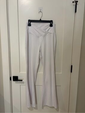 High-Rise Flared Yoga Pants in White XL